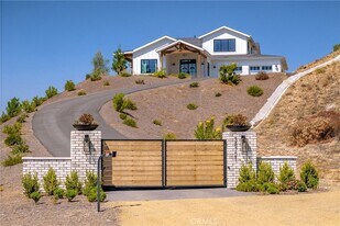 38721 Calle de Toros in Temecula, CA - Building Photo