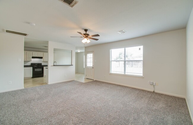 4239 Nueces River Loop in Spring, TX - Foto de edificio - Building Photo