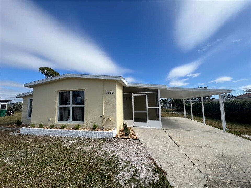 2464 Picnic St in Port Charlotte, FL - Building Photo