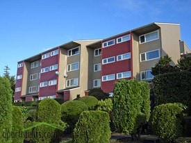 Bayshore Apartments in Astoria, OR - Building Photo