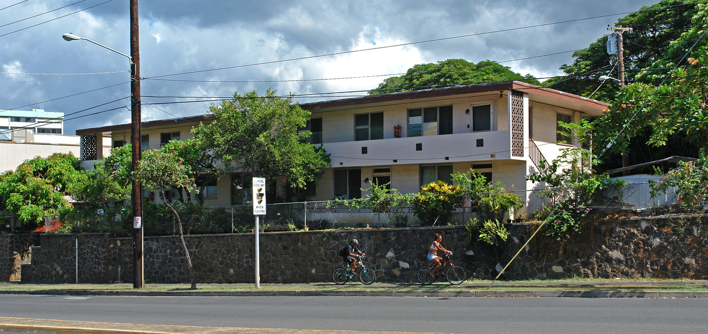 2766 S King St in Honolulu, HI - Building Photo