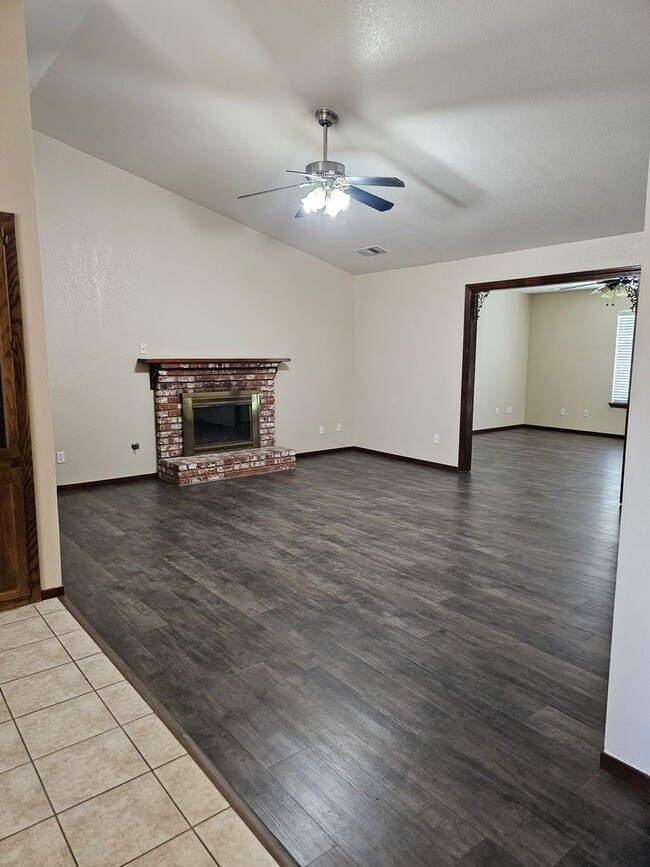 1724 E Ben Franklin Ave in Tulare, CA - Building Photo - Building Photo