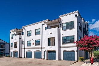 Paseo at Bee Cave in Bee Cave, TX - Foto de edificio - Building Photo
