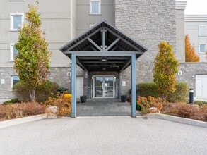 Baypoint Villas in Midland, ON - Building Photo - Building Photo