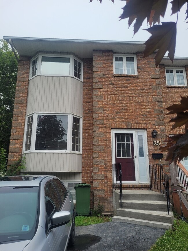 property at 25 Georgian Ct