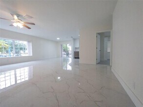 5400 NW 18th St, Unit 3N in Lauderhill, FL - Building Photo - Building Photo