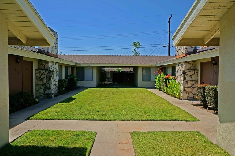 3674-3692 Ferndale Ave in San Bernardino, CA - Building Photo