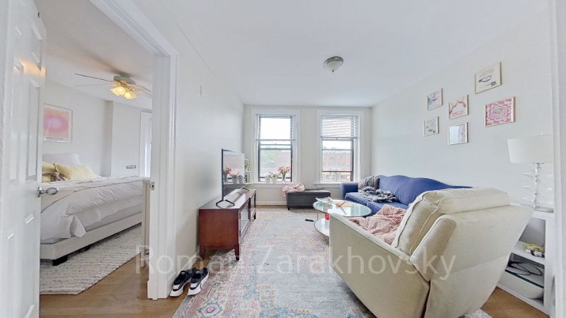 1932 Beacon St in Boston, MA - Building Photo