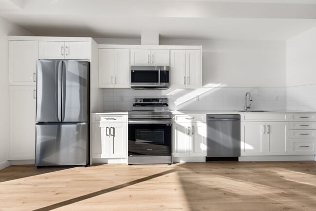 55 Lucas Way NW in Calgary, AB - Building Photo - Building Photo