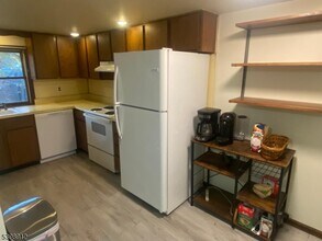 211 Hamburg Turnpike in Bloomingdale, NJ - Building Photo - Building Photo