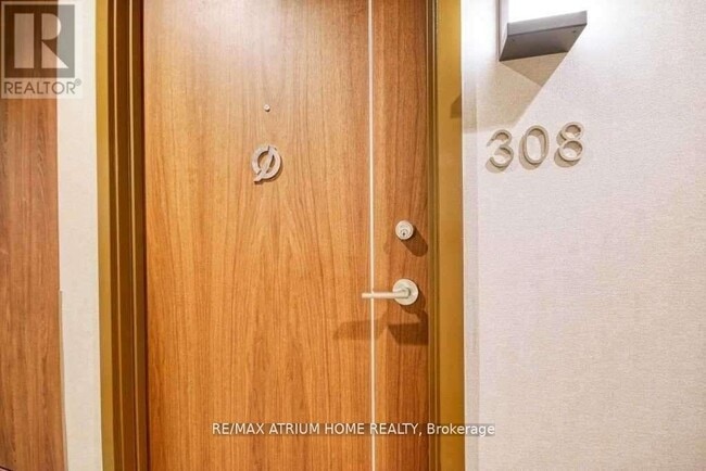 115 McMahon Dr in Toronto, ON - Building Photo - Building Photo