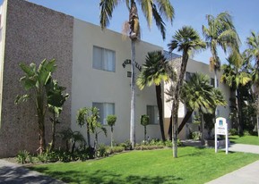 11811 Old River School Rd in Downey, CA - Building Photo