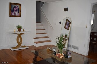 193 McFarlane Rd in Woodbridge Township, NJ - Building Photo - Building Photo