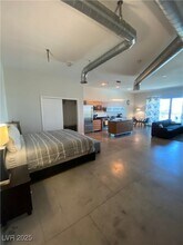 200 Hoover Ave in Las Vegas, NV - Foto de edificio - Building Photo