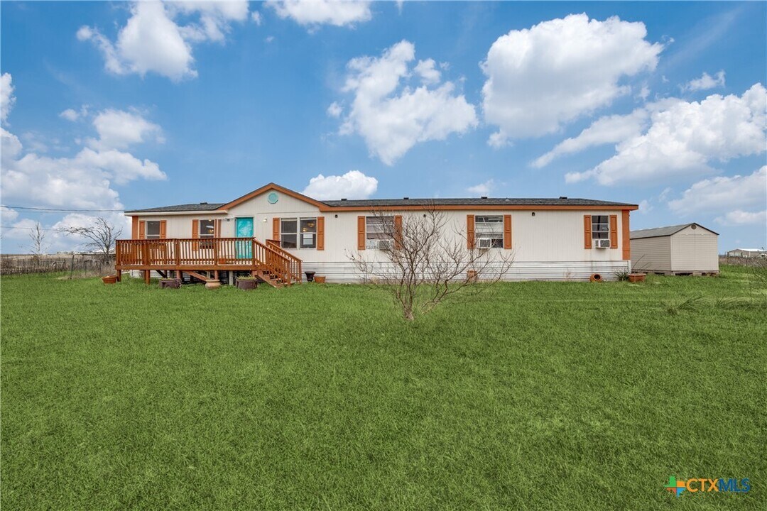 205 North St in Bertram, TX - Building Photo