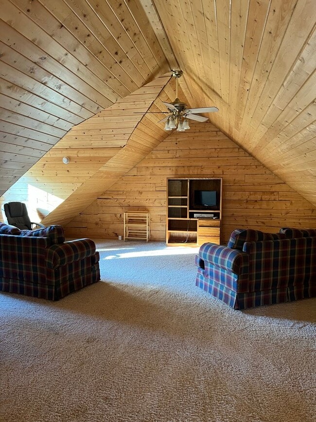 1969 W Suburban Dr in Wasilla, AK - Building Photo - Building Photo