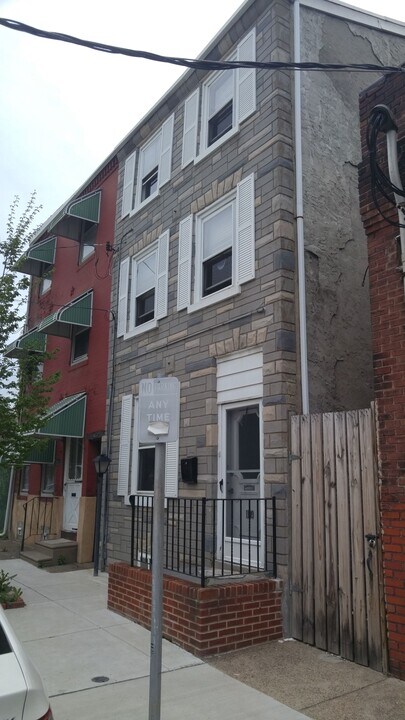 1109 E Dunton St in Philadelphia, PA - Foto de edificio