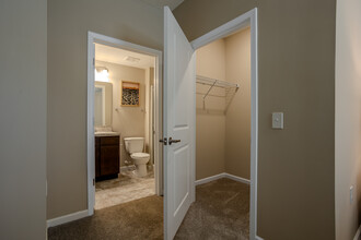 Eden Park Apartments in Columbus, OH - Building Photo - Interior Photo