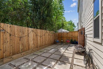 1914 Hollister Tree Xing in Houston, TX - Building Photo - Building Photo