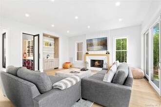 94 Merchants Path in Southampton, NY - Building Photo - Building Photo