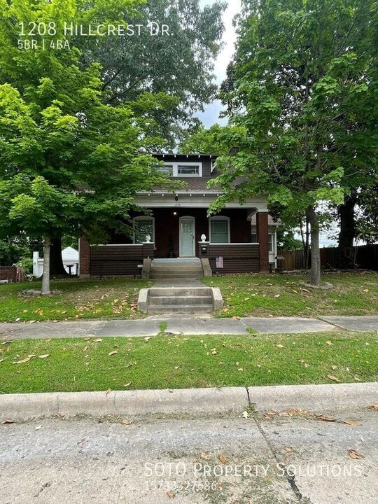 1208 Hillcrest Dr in Cape Girardeau, MO - Building Photo