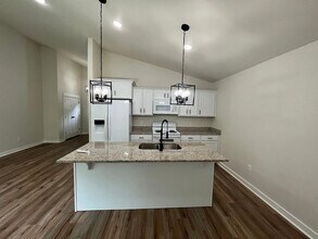 7002 Old Tom Box Rd, Unit B in Jacksonville, AR - Building Photo - Building Photo