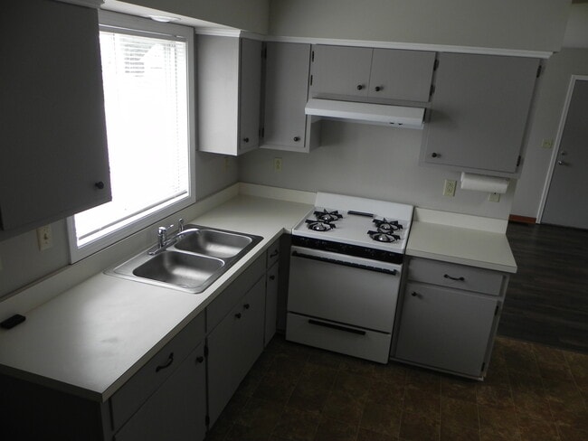 1353 Lakeview Ave in Rockdale, IL - Building Photo - Building Photo