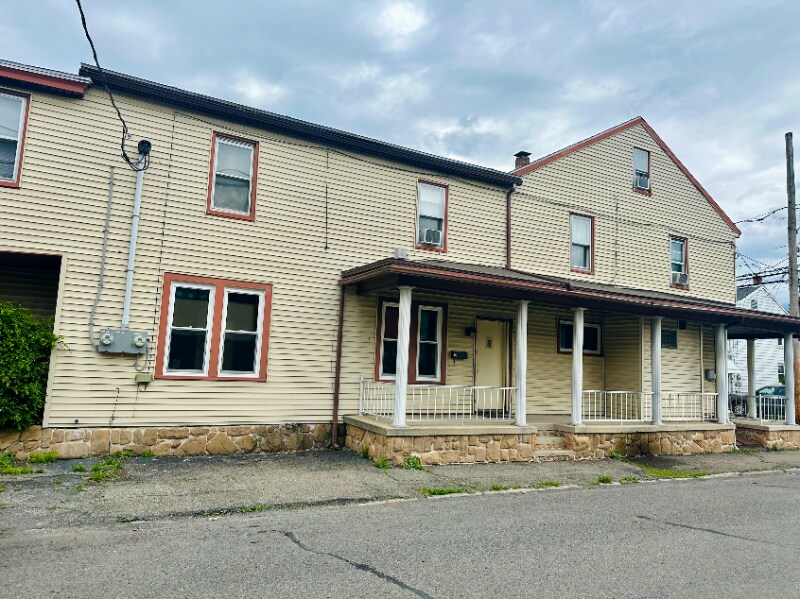146 S Nicholas St, Unit 1 in St. Clair, PA - Building Photo