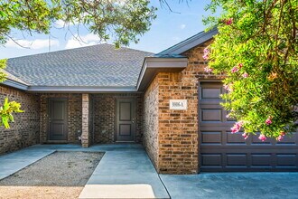 9806 Avenue V in Lubbock, TX - Building Photo - Building Photo