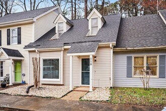 110 Carriage House Trail in Garner, NC - Foto de edificio - Building Photo