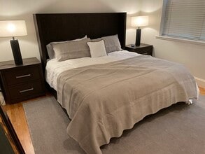 1009 NW Hoyt St, Unit 106 in Portland, OR - Foto de edificio - Building Photo