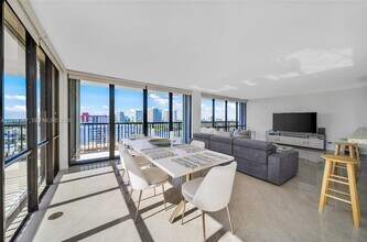 2017 S Ocean Dr in Hallandale Beach, FL - Building Photo - Building Photo