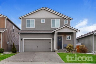 1817 192nd St Ct E in Spanaway, WA - Building Photo