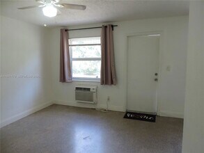 111 Charley Ave in Fort Lauderdale, FL - Building Photo - Building Photo