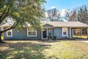 617 Tupuna Dr in Tool, TX - Building Photo