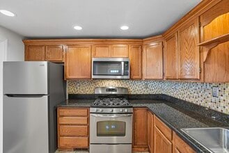 237 South St in Shrewsbury, MA - Building Photo - Building Photo