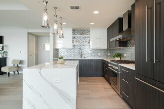 2001 Lincoln St in Denver, CO - Building Photo - Building Photo