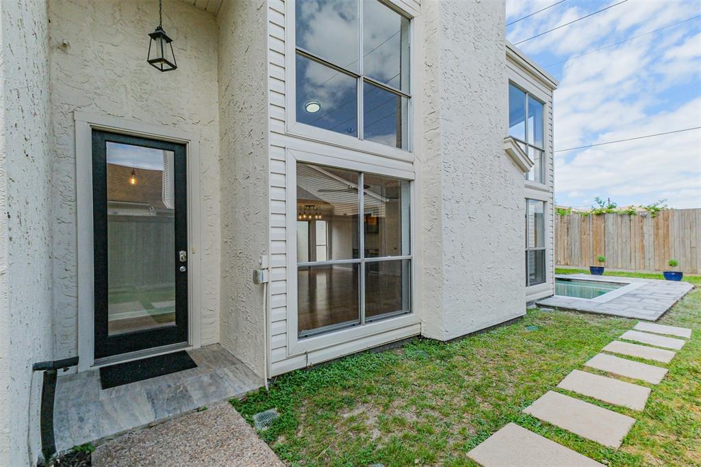 1326 Forest Home Dr in Houston, TX - Building Photo