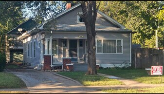 406 E 1st St in Newton, KS - Building Photo