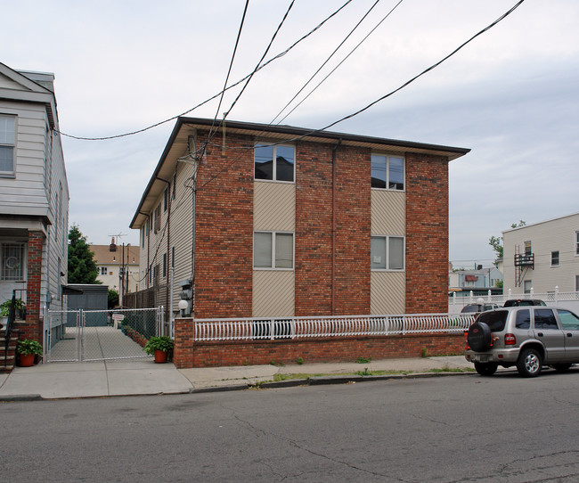 48 Gotthart St in Newark, NJ - Building Photo - Building Photo