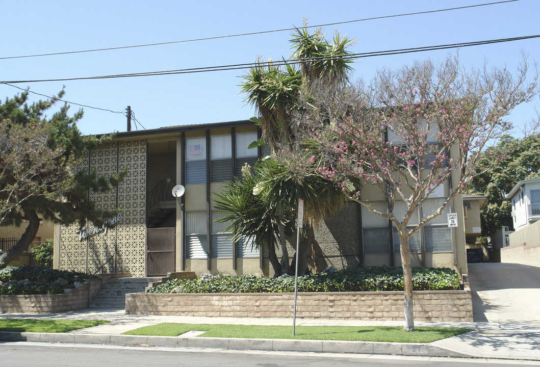 21 E Beacon St in Alhambra, CA - Foto de edificio