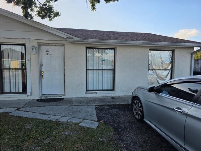 8810 Covered Bridge Ct in Tampa, FL - Building Photo - Building Photo