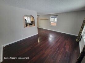 9239-9148 148 St NW in Edmonton, AB - Building Photo