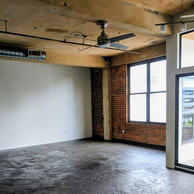 95 Forsyth St SW, Unit 3C in Atlanta, GA - Foto de edificio - Building Photo