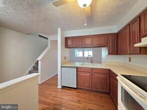 8568 Koluder Ct in Lorton, VA - Building Photo - Building Photo