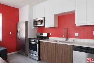 2716 Ellendale Pl in Los Angeles, CA - Building Photo - Building Photo