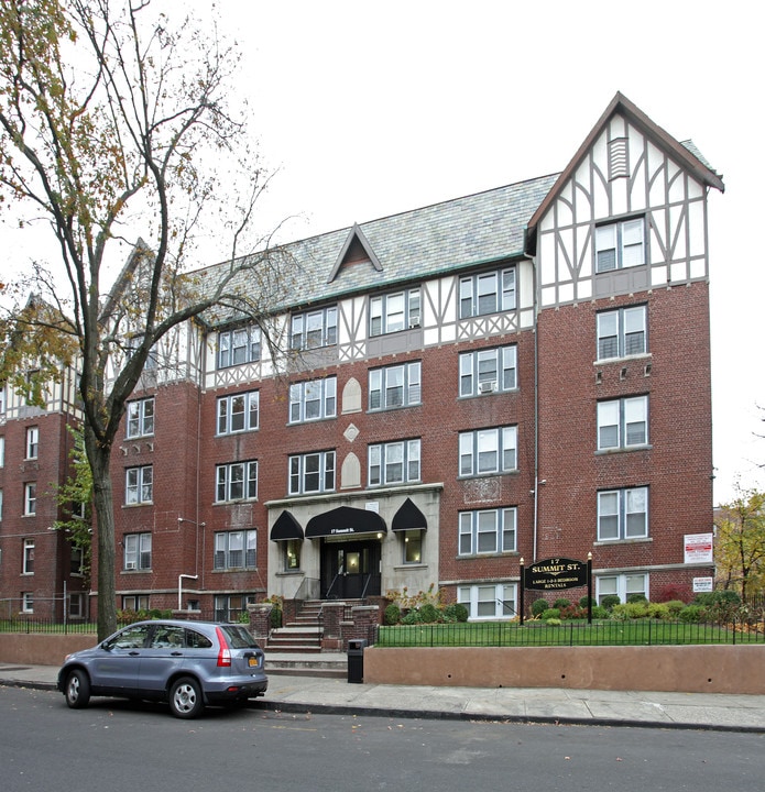 17 Summit Street in East Orange, NJ - Building Photo