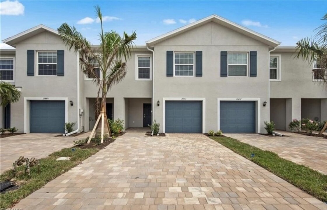 15115 Wildflower Cir in Naples, FL - Building Photo