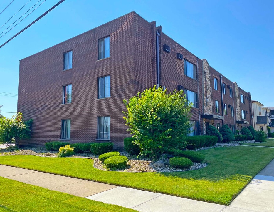 10515 Parkside Ave in Chicago Ridge, IL - Building Photo