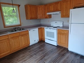 130 Rhyme St in West Salem, WI - Foto de edificio - Building Photo